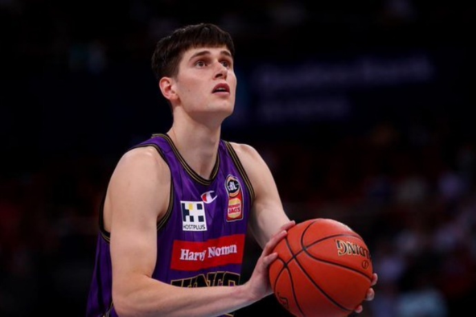 图希夏联首秀表现低迷，勇士惨败热火